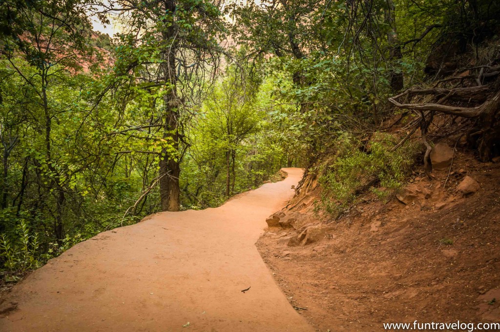 Hike towards Emerald Pools