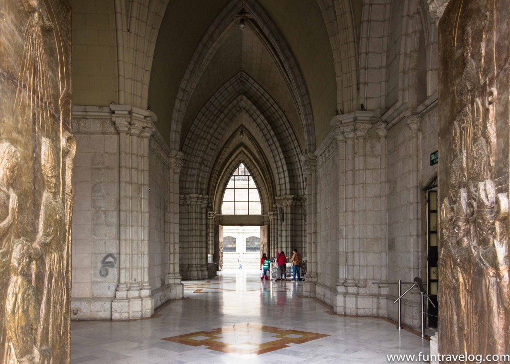 Quito-basilica